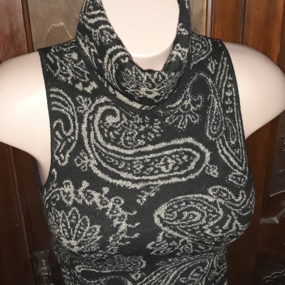 Jones of New York size S sleeveless sweater